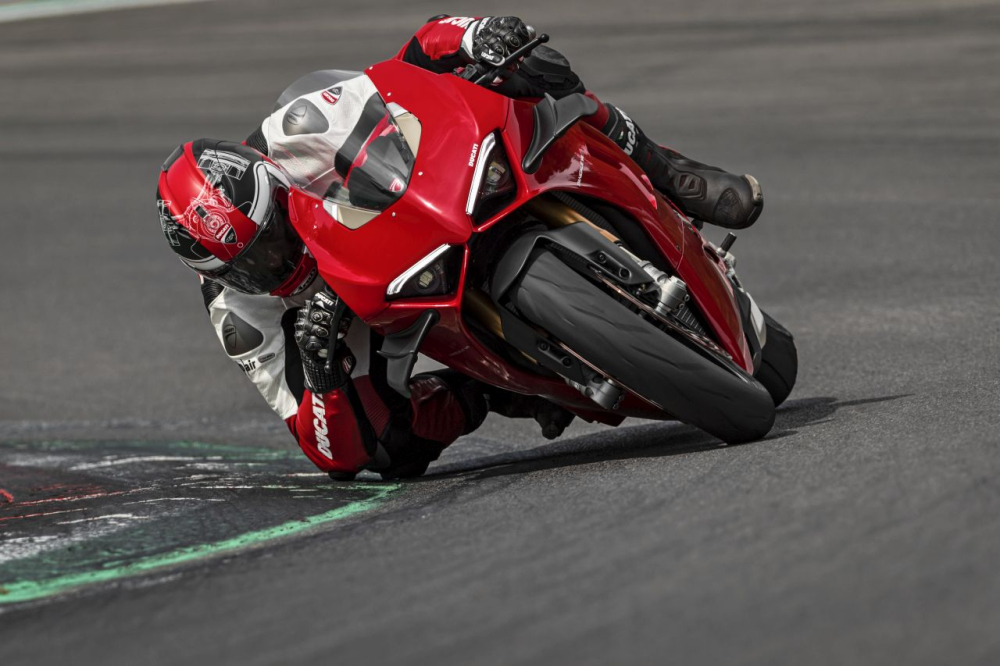 Các phiên bản của dòng xe Ducati Panigale V4 đời 2020 đều có trang bị cánh gió khí động học Các phiên bản của dòng xe Ducati Panigale V4 đời 2020 đều có trang bị cánh gió khí động học