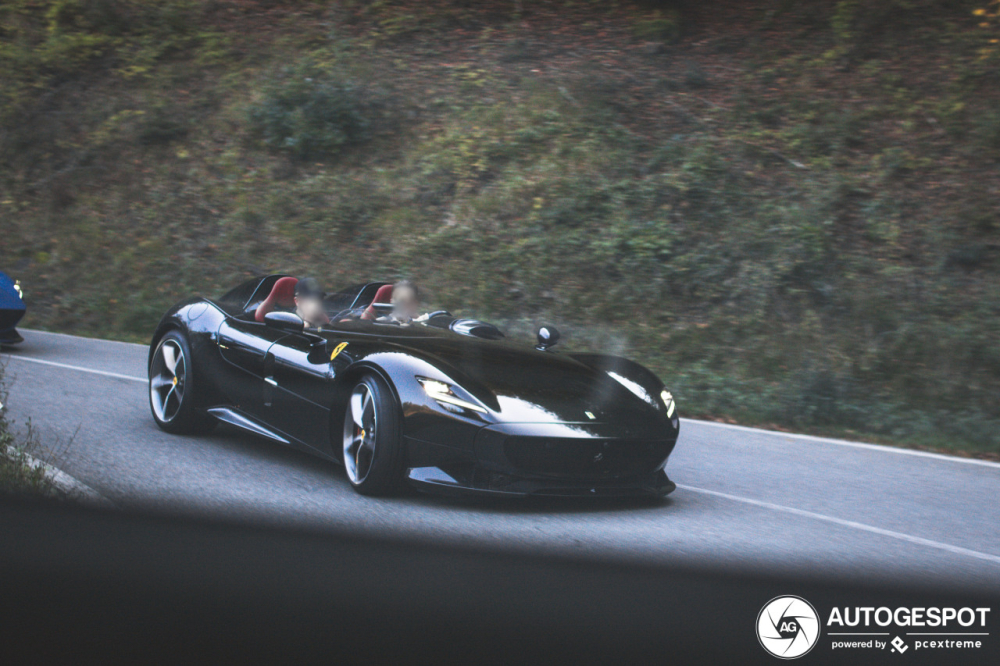 Ferrari Monza SP2 màu đen bóng Ferrari Monza SP2 màu đen bóng
