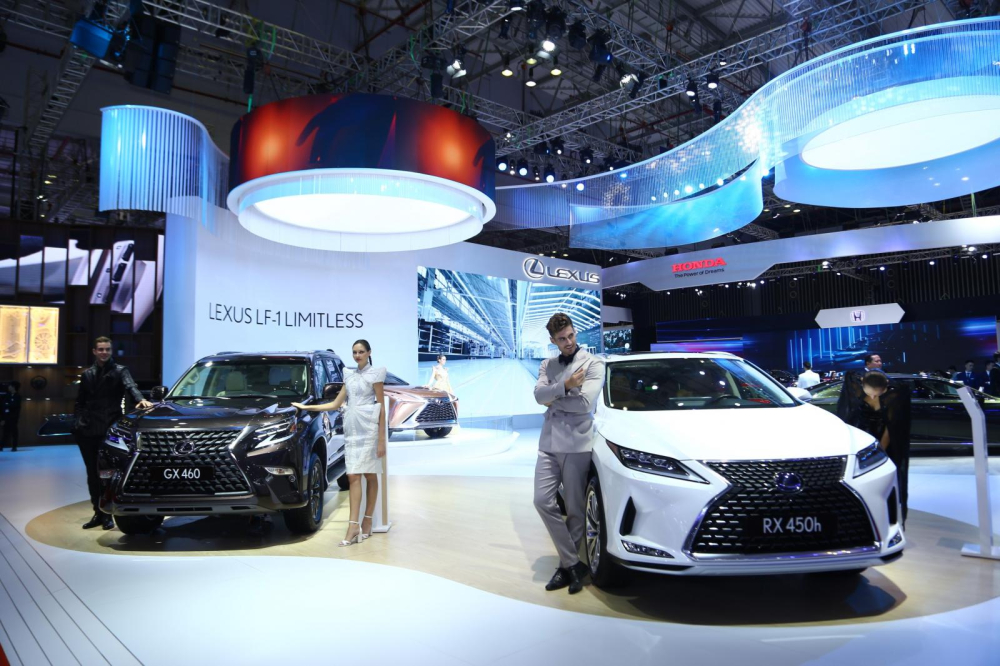 Lexus c&ugrave;ng kh&ocirc;ng gian giao h&ograve;a giữa n&eacute;t đẹp 2 văn h&oacute;a với t&ecirc;n gọi Lexus Intersect