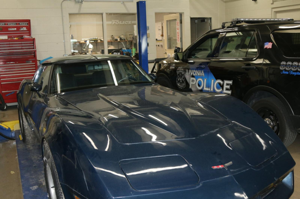 Chiếc Chevrolet Corvette đời 1981 được t&igrave;m thấy sau 38 năm bị ăn trộm