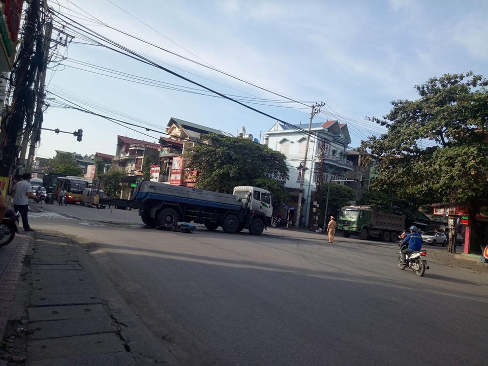 Hiện trường vụ tai nạn giữa chiếc xe bồn và xe máy Yamaha Exciter