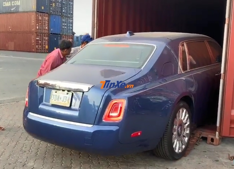 Xe si&ecirc;u sang Rolls-Royce Phantom thế hệ thứ 8 khui c&ocirc;ng tại Campuchia