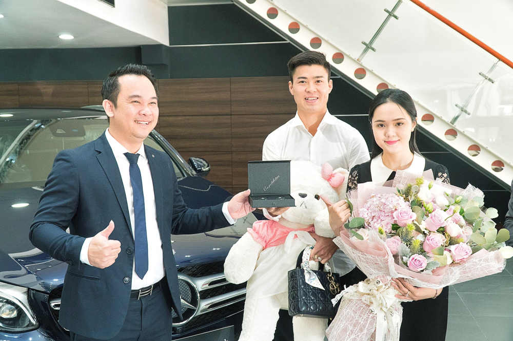 Fan hâm mộ vẫn đang mong chờ cái kết có hậu từ trung vệ số một của đội tuyển Việt Nam cùng cô bạn gái là con gái cưng của cựu Chủ tịch CLB bóng đá Sài Gòn FC