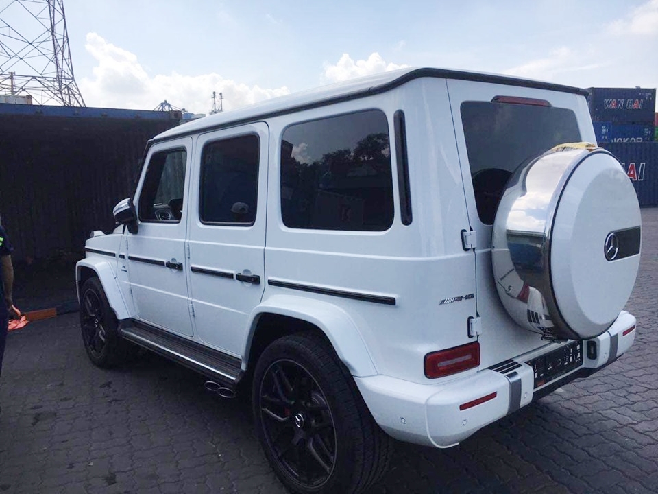 Chiếc Mercedes-AMG G63 2019 m&agrave;u trắng mới về Việt Nam c&oacute; bộ m&acirc;m của bản Edition 1