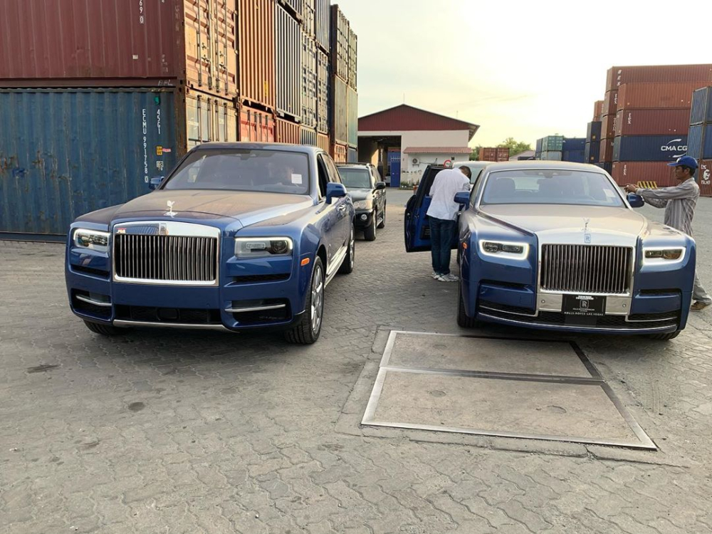 Cặp đôi Rolls-Royce Phantom VIII và Rolls-Royce Cullinan đồng màu xanh ở Campuchia