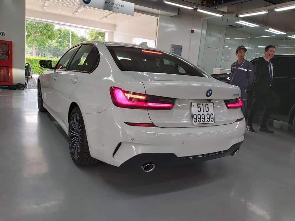 BMW 330i M Sport 2020 c&oacute; gi&aacute; b&aacute;n 2,4 tỷ đồng