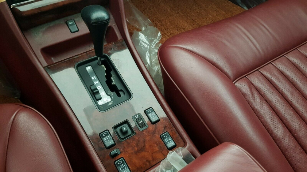 Chiếc Mercedes-Benz 560 SEL 1986 được rao bán với giá gần 4 tỷ đồng