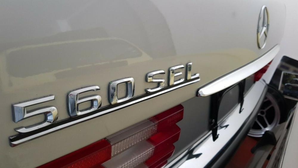 Chiếc Mercedes-Benz 560 SEL 1986 còn chưa từng được đăng ký