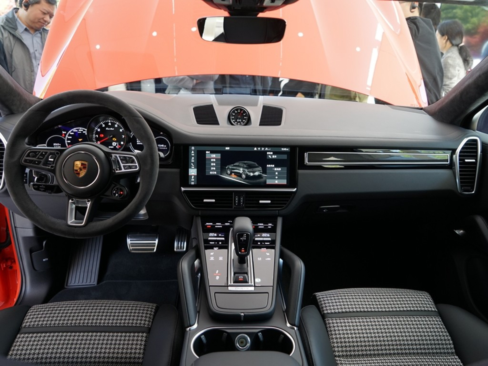 Porsche Cayenne Coupe 2020 có giá từ 4,95 tỷ đồng tại Việt Nam