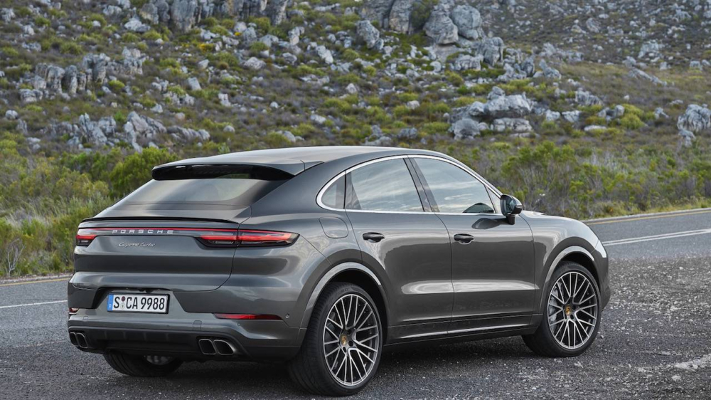 Porsche Cayenne Coupe 2020 có cánh gió mui thích ứng