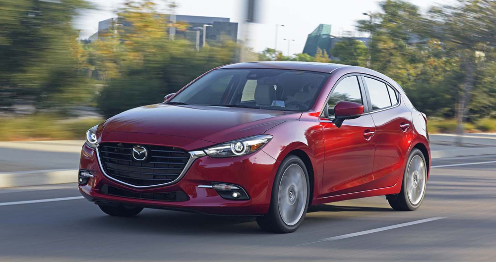 Mazda3 hiện tại đang c&oacute; gi&aacute; ni&ecirc;m yết từ 669 triệu cho đến 750 triệu đồng cho 3 phi&ecirc;n bản