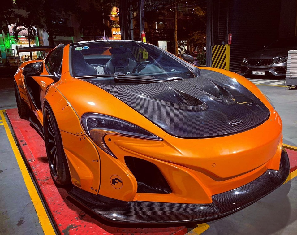 Cận cảnh vẻ đẹp của siêu xe McLaren 650S Spider độ Liberty Walk thứ hai tại Việt Nam