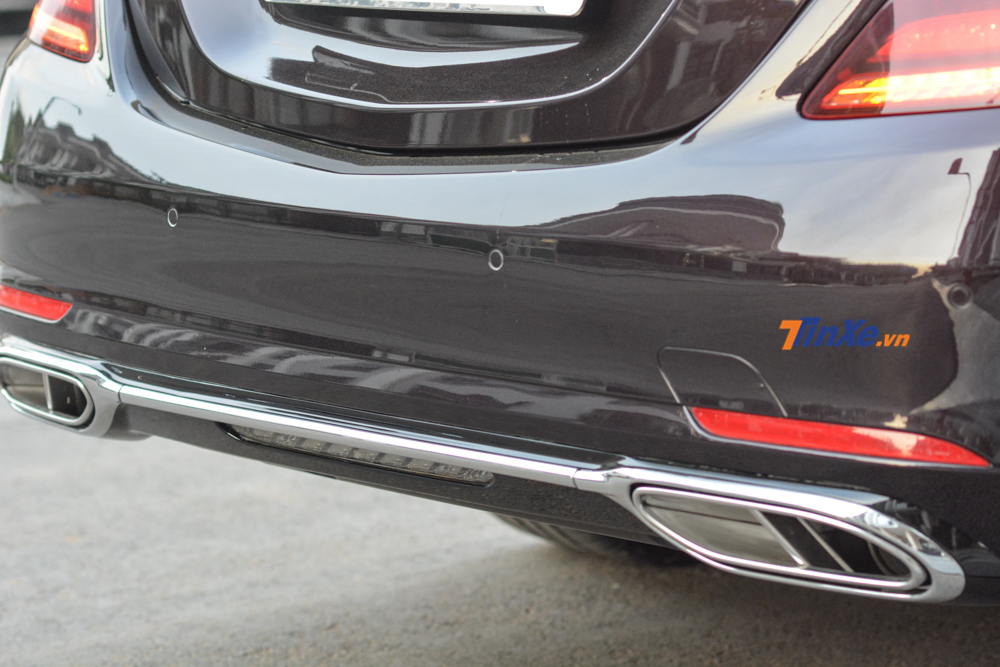 Cản va sau của Mercedes-Benz S500 đời 2013 khi độ l&ecirc;n bản Mercedes-Maybach 2019