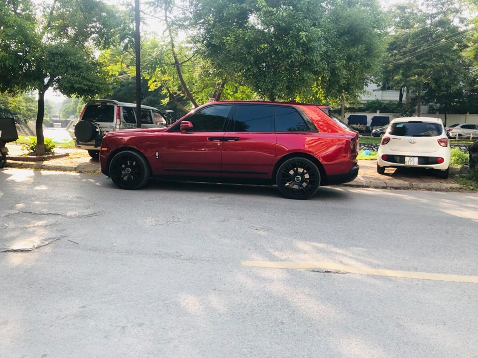 Chiếc xe này được sơn một số chi tiết sang màu đen