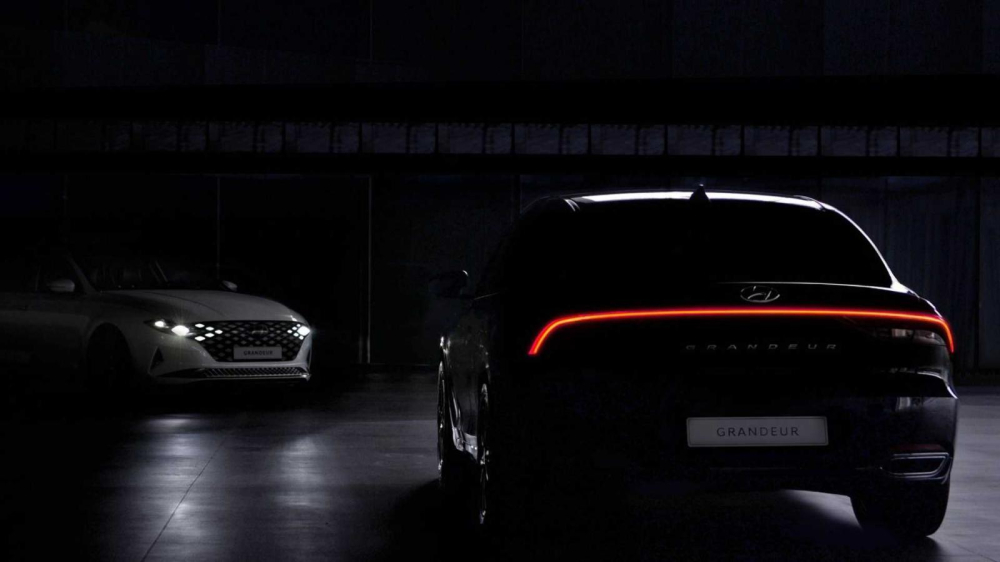 Cụm đèn hậu LED ấn tượng của Hyundai Grandeur 2020 khi nhìn trong bóng tối Cụm đèn hậu LED ấn tượng của Hyundai Grandeur 2020 khi nhìn trong bóng tối