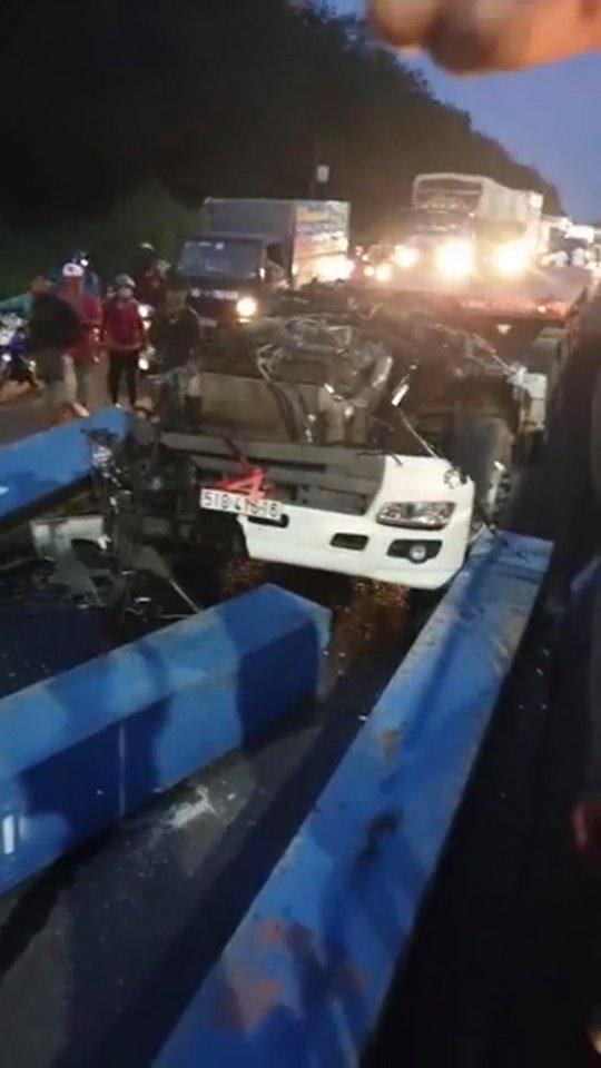Vụ tai nạn khiến tài xế bị thương nặng