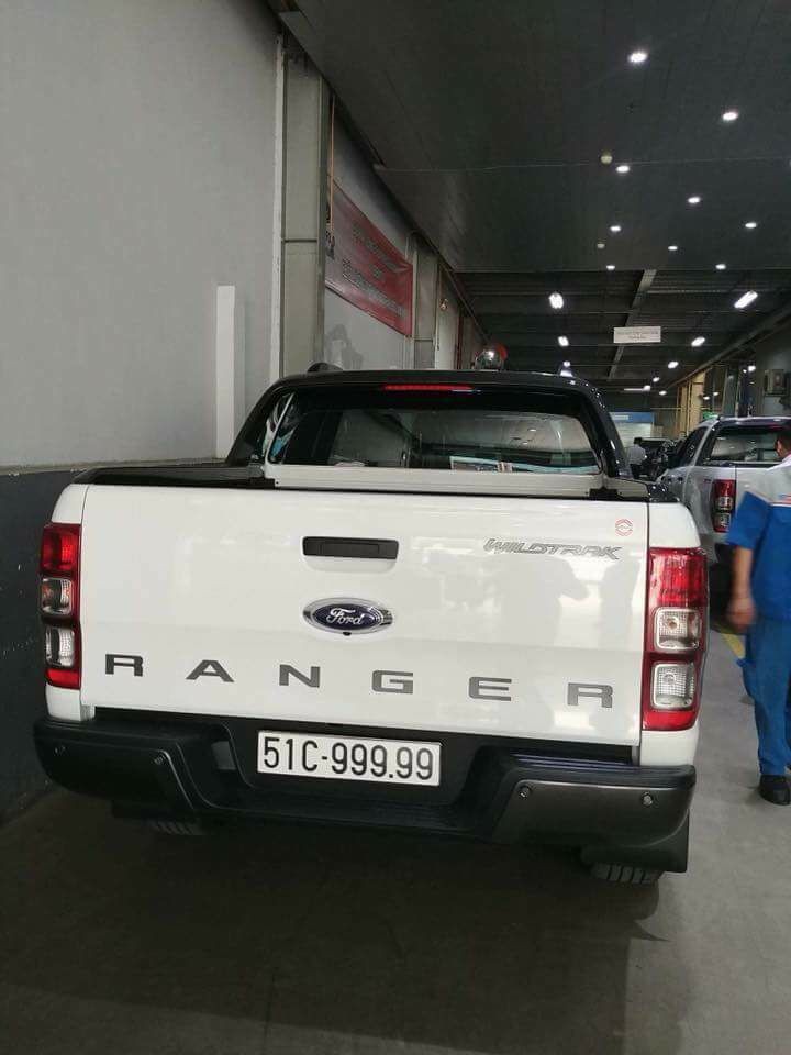 Biển 51C-999.99 thuộc về chiếc Ford Ranger