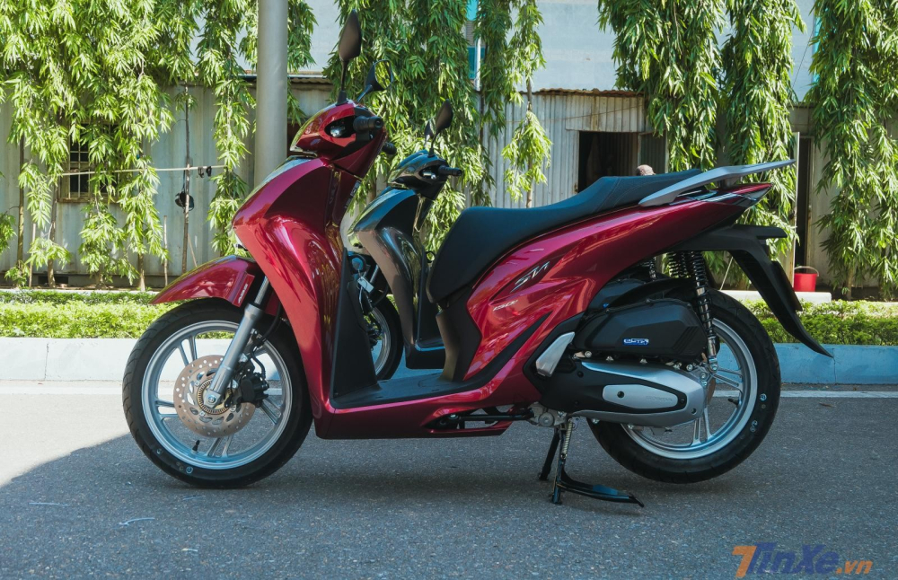 Gi&aacute; xe tăng cao do nhu cầu mua lớn của người d&acirc;n dịp cận Tết
