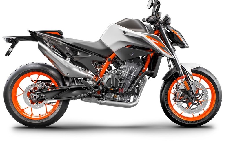 Xe trang bị động cơ LC8 xy lanh đ&ocirc;i dung t&iacute;ch 890 cc