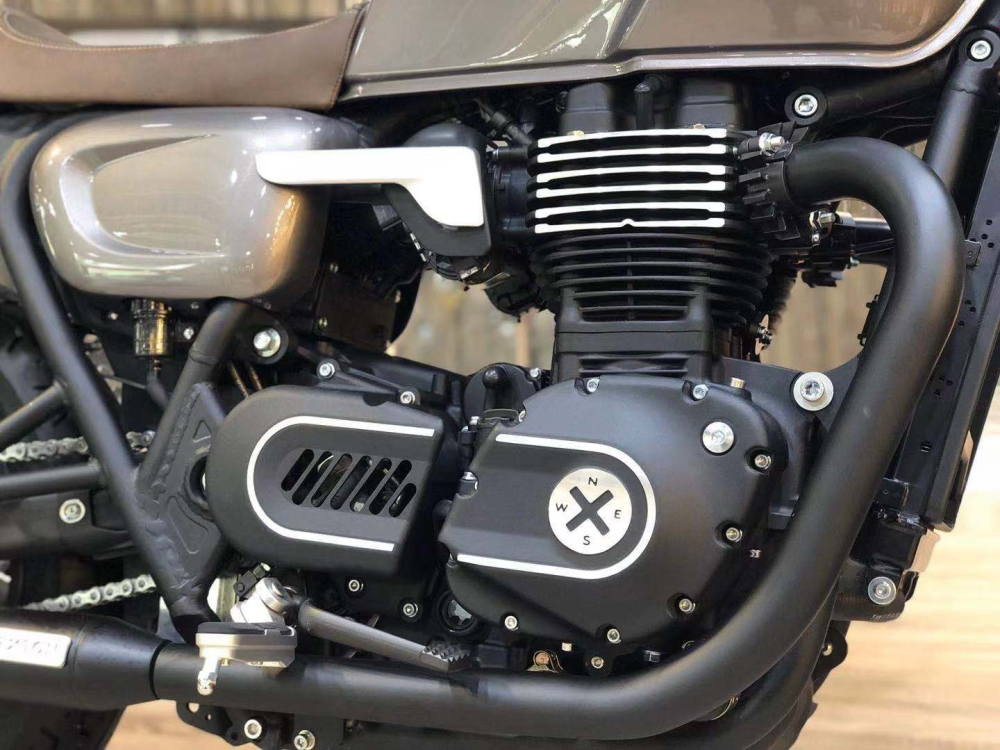 Khối động cơ của Brixton 1200 có thiết kế phần nào khá giống với xe của Triumph Khối động cơ của Brixton 1200 có thiết kế phần nào khá giống với xe của Triumph