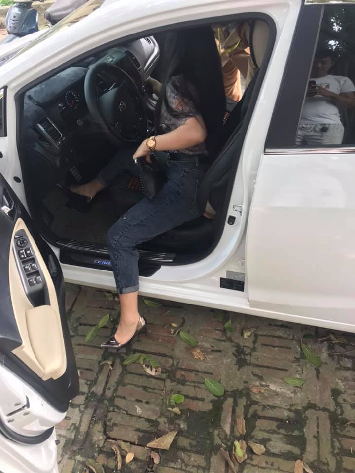 Nữ tài xế tại hiện trường vụ tai nạn