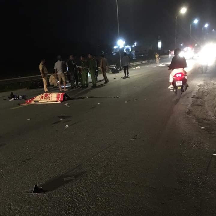 Vụ tai nạn khiến 2 người điều khiển xe máy tử vong tại chỗ Vụ tai nạn khiến 2 người điều khiển xe máy tử vong tại chỗ