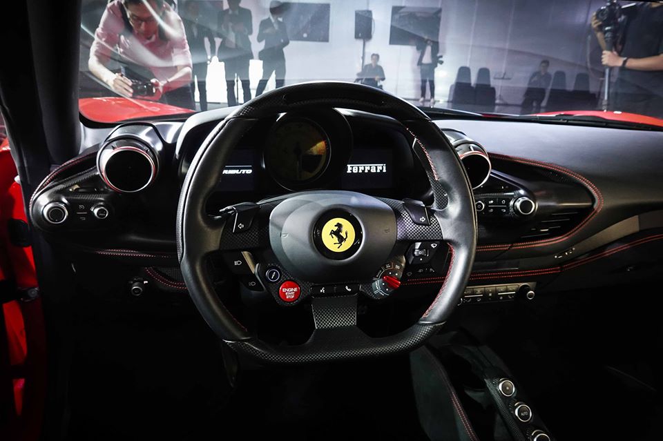 Vô lăng mới của Ferrari F8 Tributo Vô lăng mới của Ferrari F8 Tributo