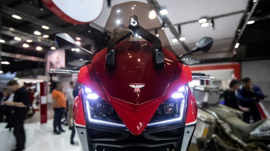Xe trang bị đèn chiếu sáng và đèn định vị LED cùng kính chắn gió có thể điều chỉnh độ cao Xe trang bị đèn chiếu sáng và đèn định vị LED cùng kính chắn gió có thể điều chỉnh độ cao