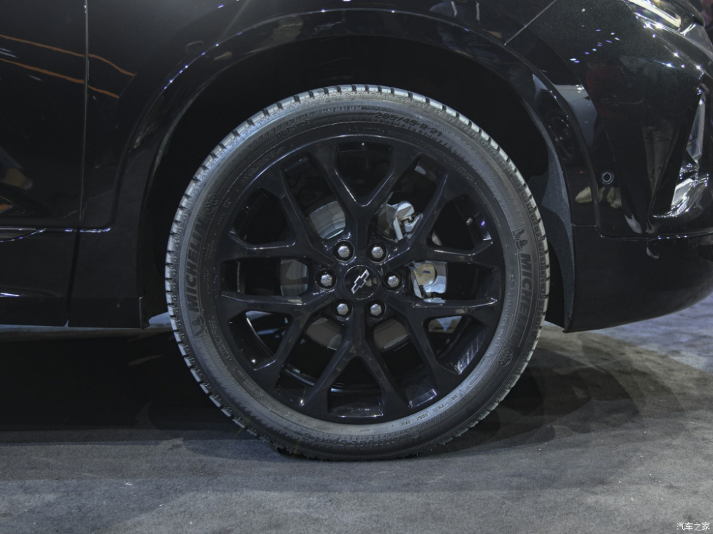 Bộ vành 20 inch đa chấu màu đen của Chevrolet Blazer RS Sport 2020 Bộ vành 20 inch đa chấu màu đen của Chevrolet Blazer RS Sport 2020