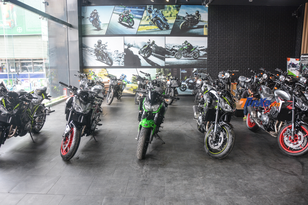 Naked bike cỡ nhỏ Kawasaki Z400 đã có mặt tại đại lý Naked bike cỡ nhỏ Kawasaki Z400 đã có mặt tại đại lý
