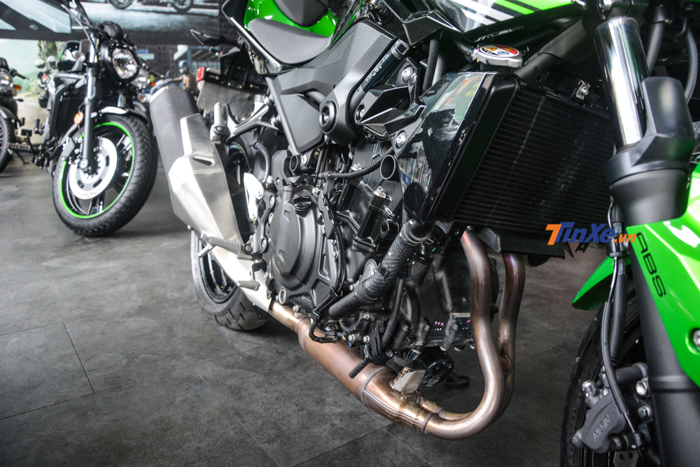 Kawasaki Z400 bán ra Việt Nam không có sẵn trang bị mỏ cày Kawasaki Z400 bán ra Việt Nam không có sẵn trang bị mỏ cày