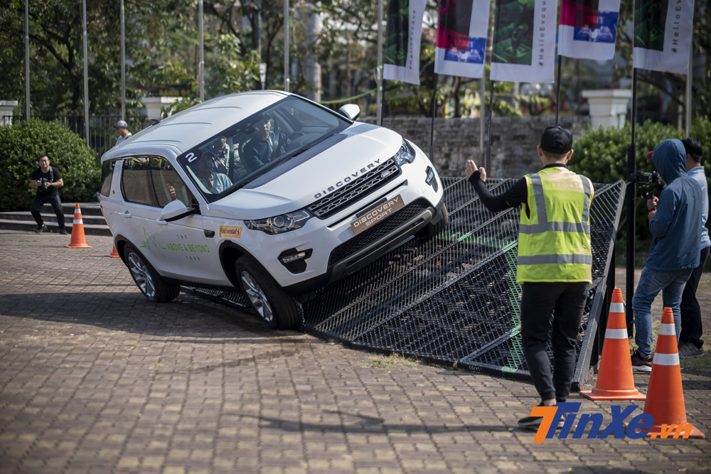Range Rover Evoque 2020 mới được ra mắt cũng được đưa đến để khách hàng có thể trải nghiệm. Range Rover Evoque 2020 mới được ra mắt cũng được đưa đến để khách hàng có thể trải nghiệm.