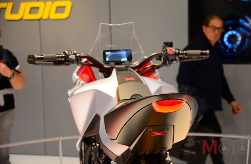 Thiết kế đuôi và yên xe Honda CB4X Concept Thiết kế đuôi và yên xe Honda CB4X Concept