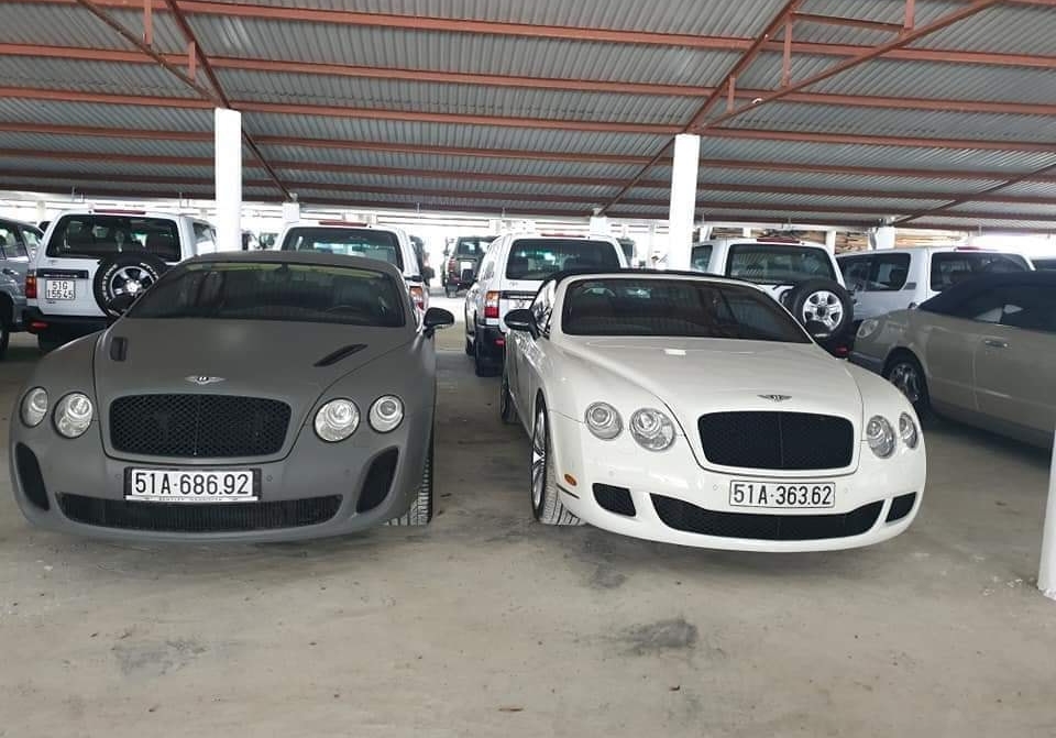 Bentley Continental SuperSports màu xám và Bentley Continental GTC Bentley Continental SuperSports màu xám và Bentley Continental GTC