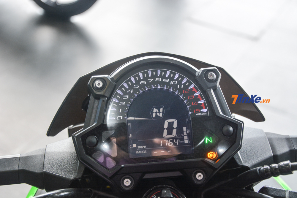 Bảng đồng hồ kỹ thuật số của Kawasaki Z400 2019