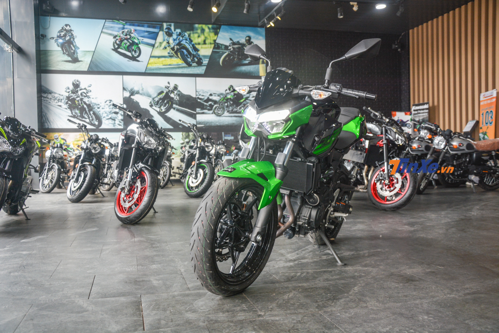 Mẫu xe naked bike cỡ nhỏ nối tiếp truyền thống nổi tiếng của gia đình nhà Kawasaki Z-Series Mẫu xe naked bike cỡ nhỏ nối tiếp truyền thống nổi tiếng của gia đình nhà Kawasaki Z-Series