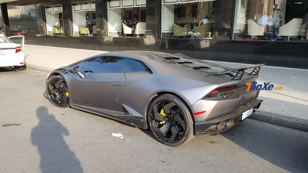 Bộ body kit độ bằng sợi carbon Novara Edizione của hãng Vorsteiner sẽ giúp ngoại hình siêu xe Lamborghini Huracan LP610-4 tại Bạc Liêu trở nên dữ dằn và ấn tượng hơn