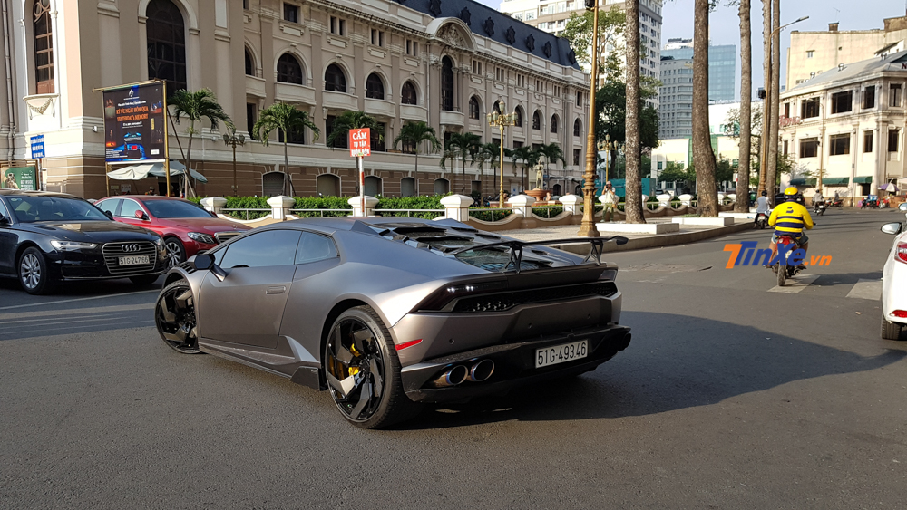 Cận cảnh siêu xe Lamborghini Huracan LP610-4 đã được nâng cấp ngoại hình qua gói độ Novara Edizione Cận cảnh siêu xe Lamborghini Huracan LP610-4 đã được nâng cấp ngoại hình qua gói độ Novara Edizione