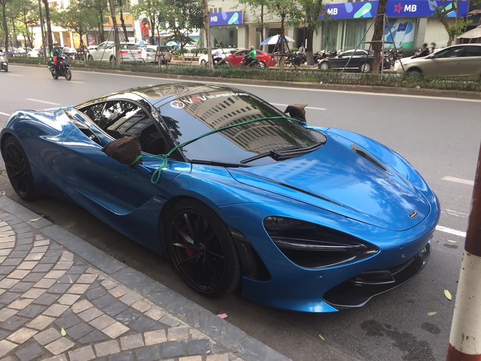 Đ&acirc;y l&agrave; c&aacute;ch chủ xe McLaren 720S tại H&agrave; Nội bảo vệ cặp gương ngọc ng&agrave; trước kẻ gian