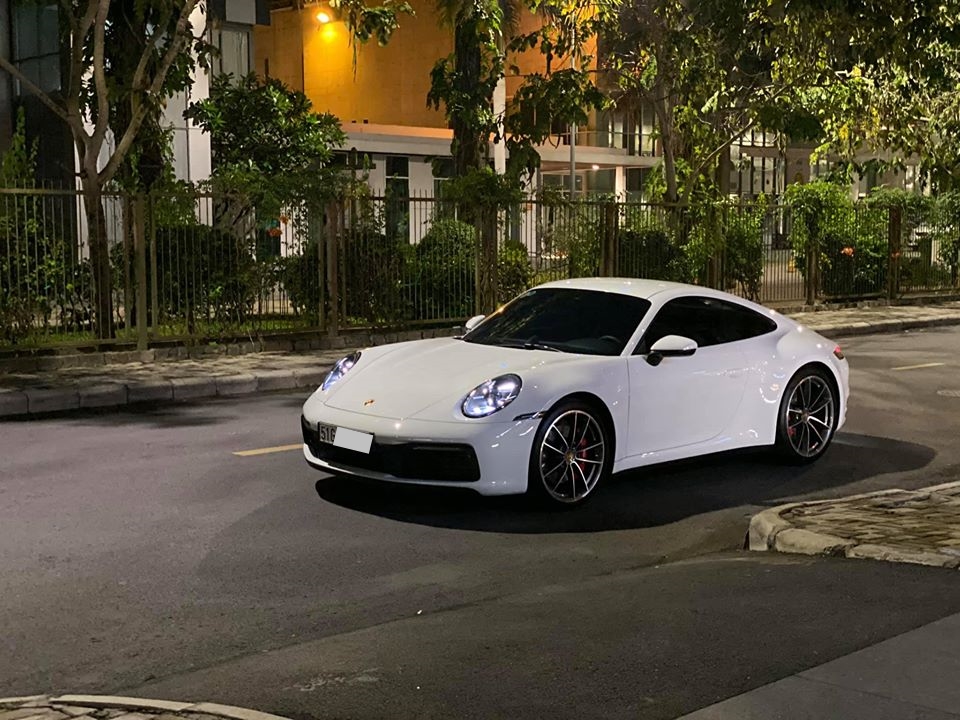Cường Cường Đô-la và vợ xuyên Việt cùng Porsche 911 Carrera S 2020 vào tối ngày 9 tháng 11 với điểm xuất phát là Sài thành