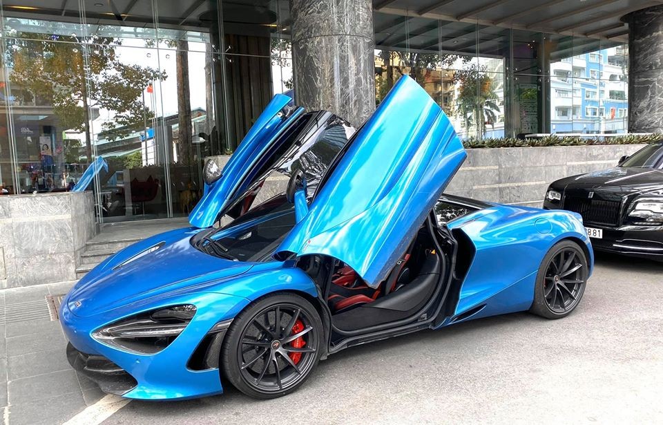 Chiếc si&ecirc;u xe McLaren 720S n&agrave;y nguy&ecirc;n bản c&oacute; m&agrave;u đỏ Memphis