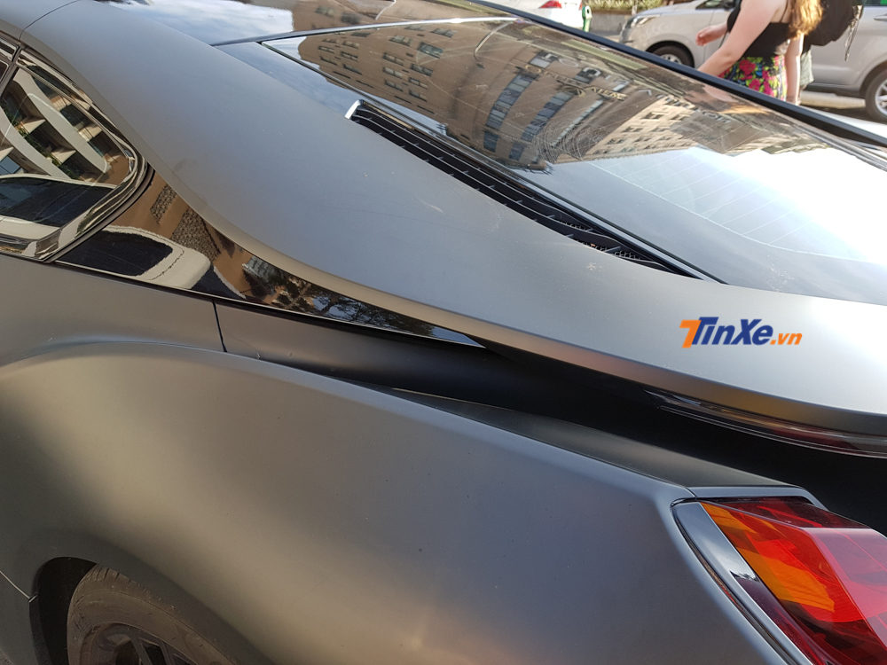 Khi kết hợp hai động cơ xăng v&agrave; điện n&agrave;y lại với nhau, chiếc xe thể thao BMW i8 biển tứ qu&yacute; 3 n&agrave;y c&oacute; c&ocirc;ng suất tổng cộng l&agrave; 362 m&atilde; lực v&agrave; m&ocirc;-men xoắn cực đại 570 Nm