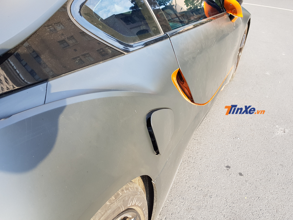 Chỉ với động cơ điện, chiếc xe thể thao BMW i8 c&oacute; thể ho&agrave;n th&agrave;nh qu&atilde;ng đường d&agrave;i 35km v&agrave; đạt vận tốc tối đa 120km/h