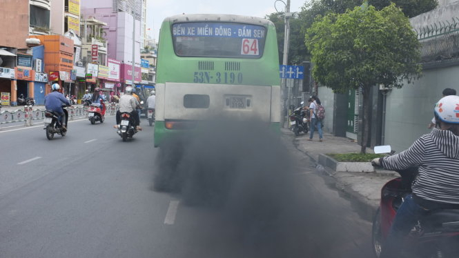 Khói bụi từ những chiếc xe không đảm bảo là nguyên nhân gây ô nhiễm