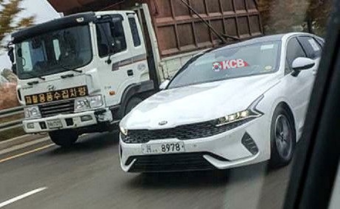 Kia Optima 2020 tiếp tục bị bắt gặp trên đường phố trong tình trạng không hề ngụy trang
