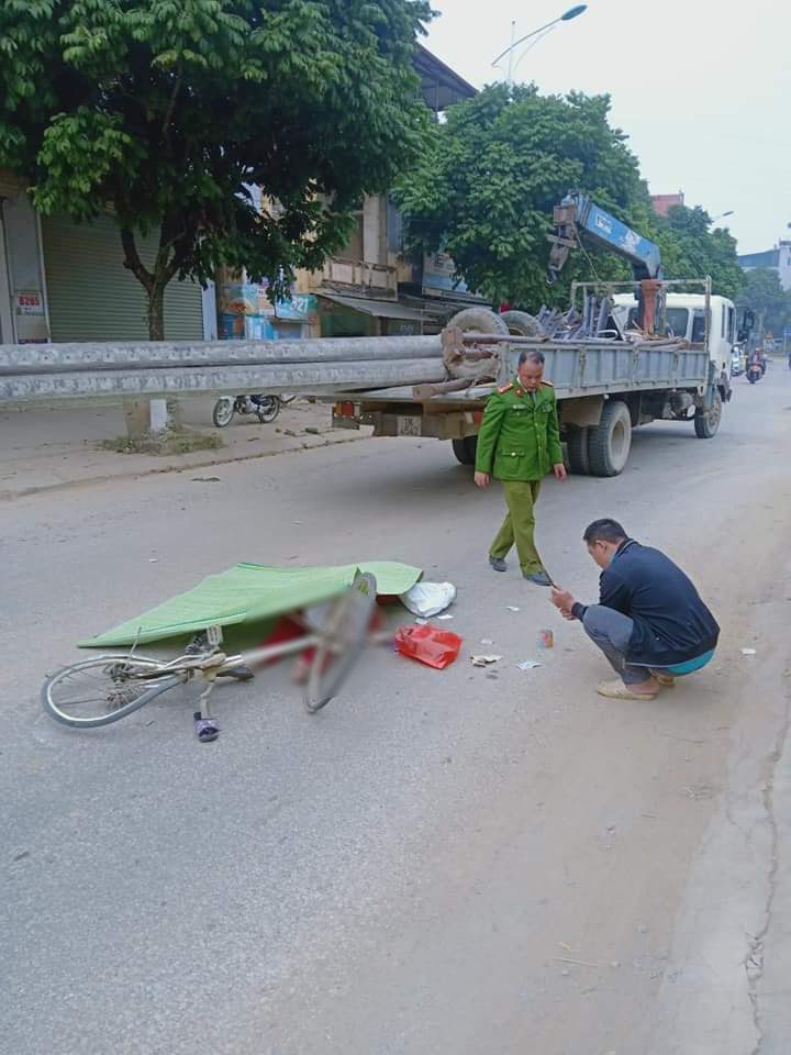 Chiếc xe đạp của nạn nh&acirc;n bị biến dạng