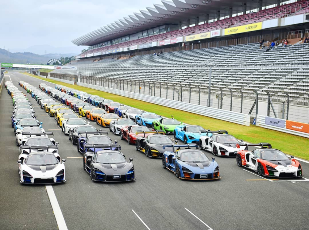 8 chiếc siêu xe McLaren Senna xếp hàng đầu tiên 8 chiếc siêu xe McLaren Senna xếp hàng đầu tiên