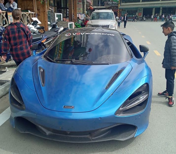 Siêu xe McLaren 720S do trưởng đoàn Car Passion cầm lái