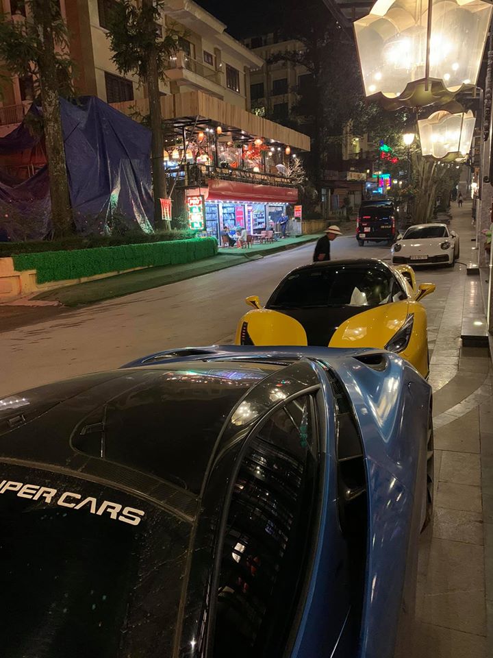 Đến tối ngày 12/11, chiếc siêu xe Ferrari 488 GTB độ Novitec Rosso kín tiếng nhất Việt Nam xuất hiện tại Sapa
