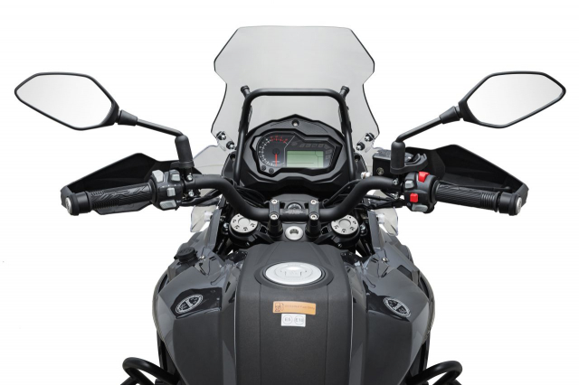 Khác biệt lớn nhất của Benelli TRK502 2020 nằm ở bộ điều khiển 2 bên tay lái Khác biệt lớn nhất của Benelli TRK502 2020 nằm ở bộ điều khiển 2 bên tay lái